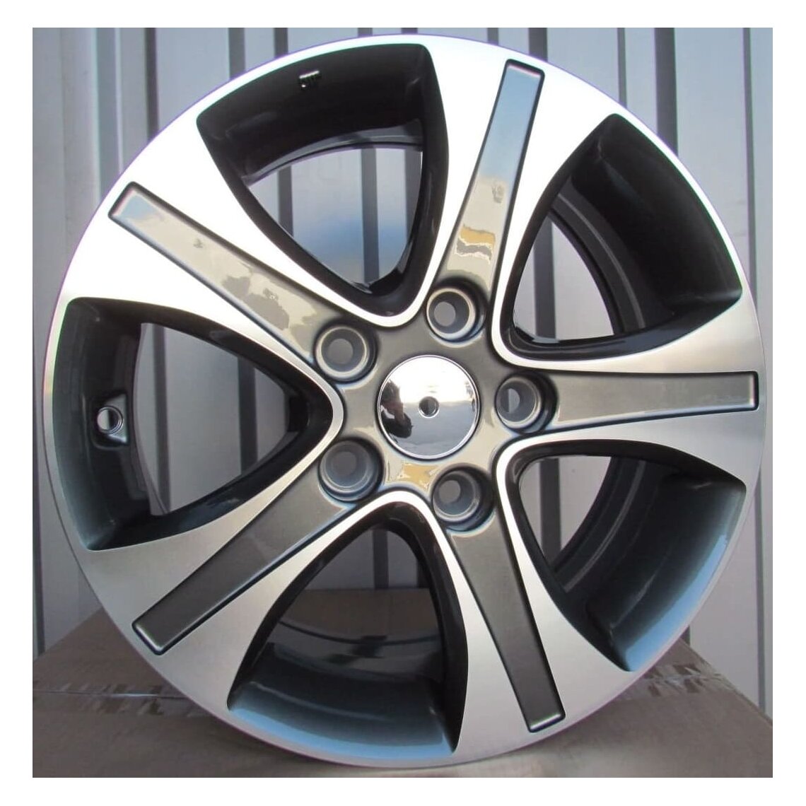 Hyundai Style 5522 6x15 5x114.3 ET45 Gun Metal Face Machined