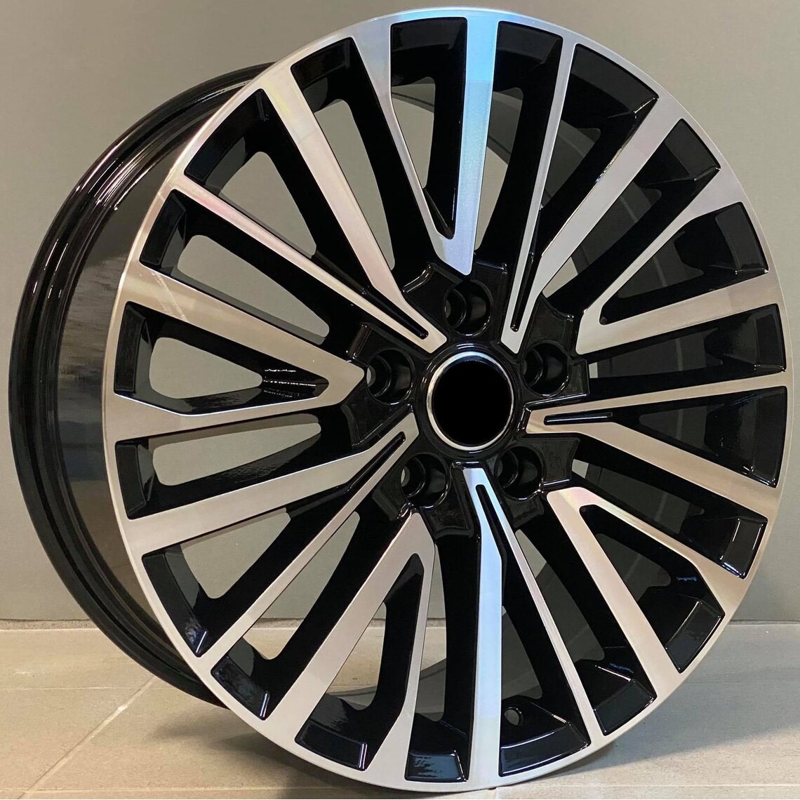 Van Style 1515 8x18 5x120 ET50 Black Face Machined