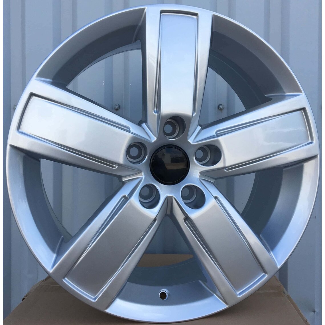 Van Style 5387 7.5x18 5x120 ET45 Silver