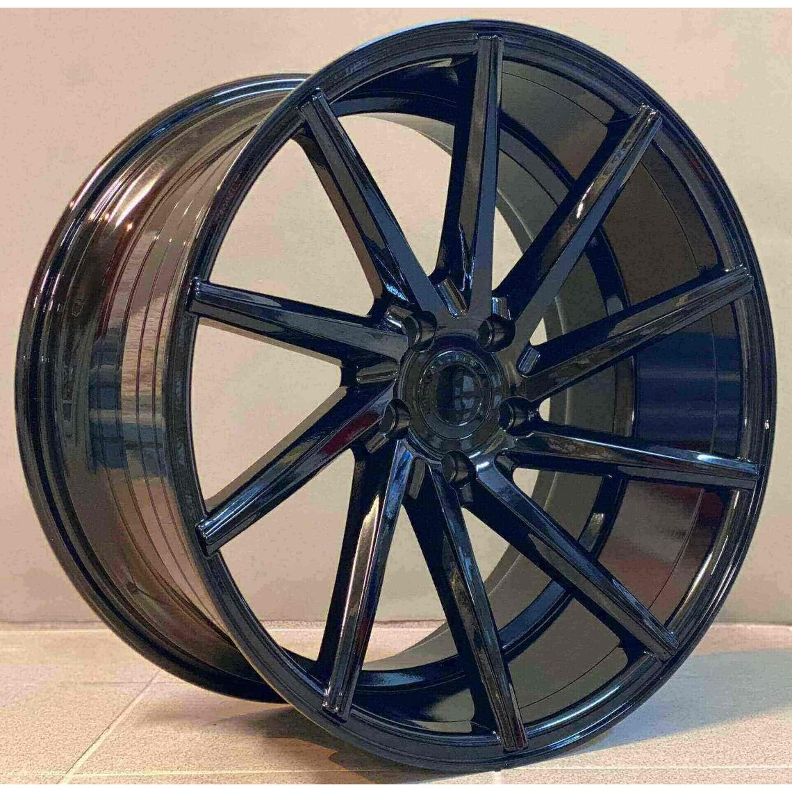 Vossen Style 561 L&R 7.5x17 5x120 ET38 Black Glossy