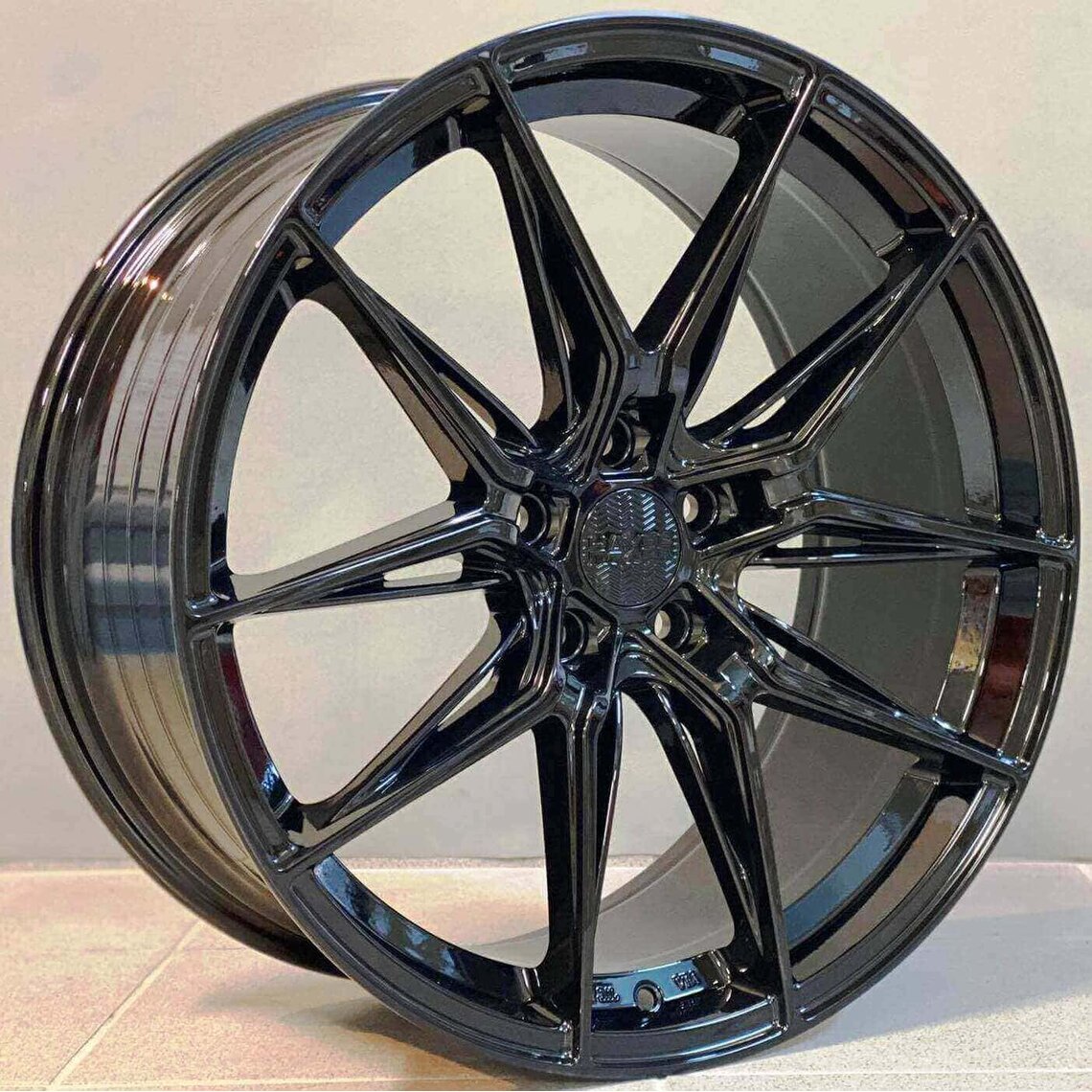 Haxer 36 8x18 5x100 ET35 Black Glossy